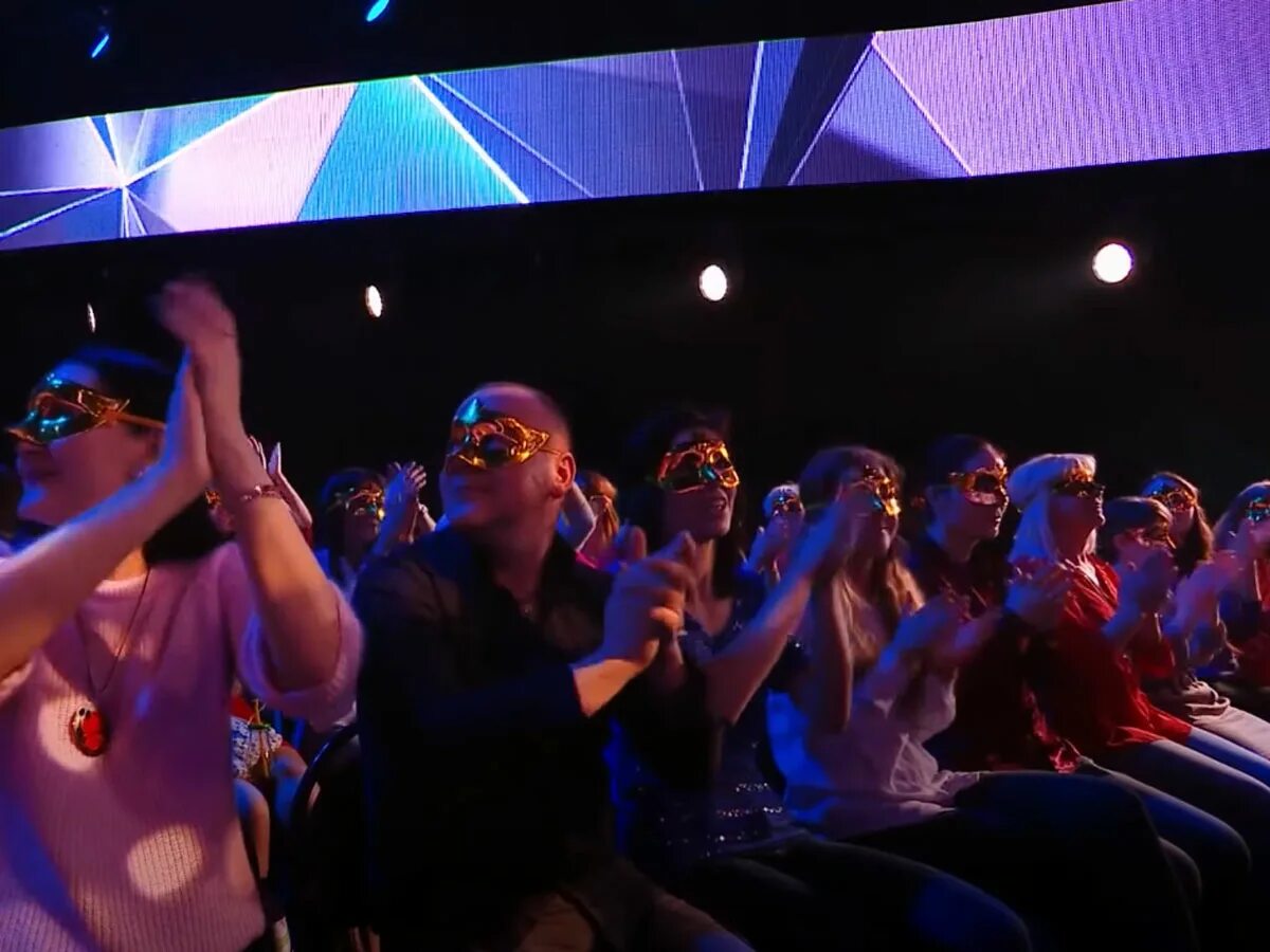 Развлекательные программы тв. Шоу бизнес. Жюри шоу удивительные люди. Публика в зале. Все шоу зритель.