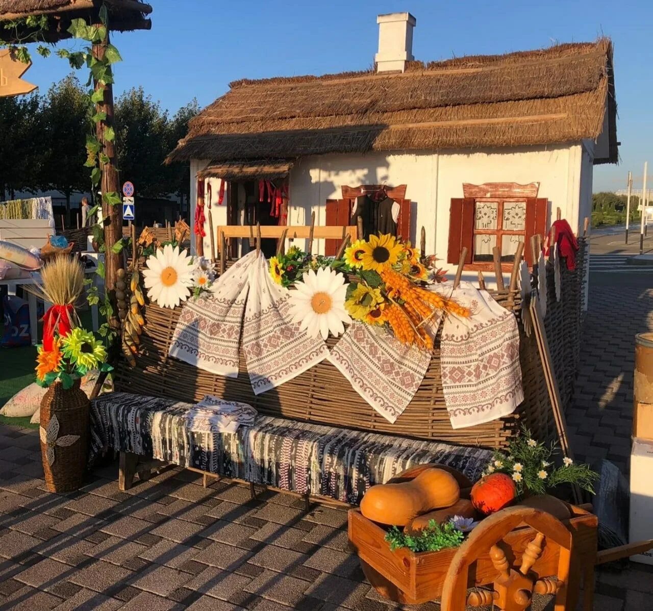 Лучшие подворья. Казачье подворье на Кубани. Казачье подворье Бургустан. Казачье подворье Жар птица Пятигорск. Оформление подворья.