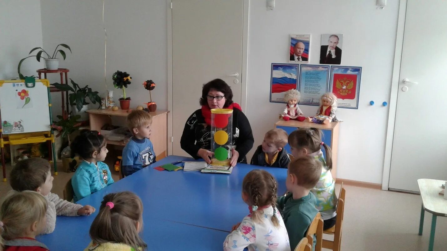 Средняя группа. Средняя группа в детском саду. Мероприятия по ПДД В детском саду. Неделя безопасности в детском саду средняя.