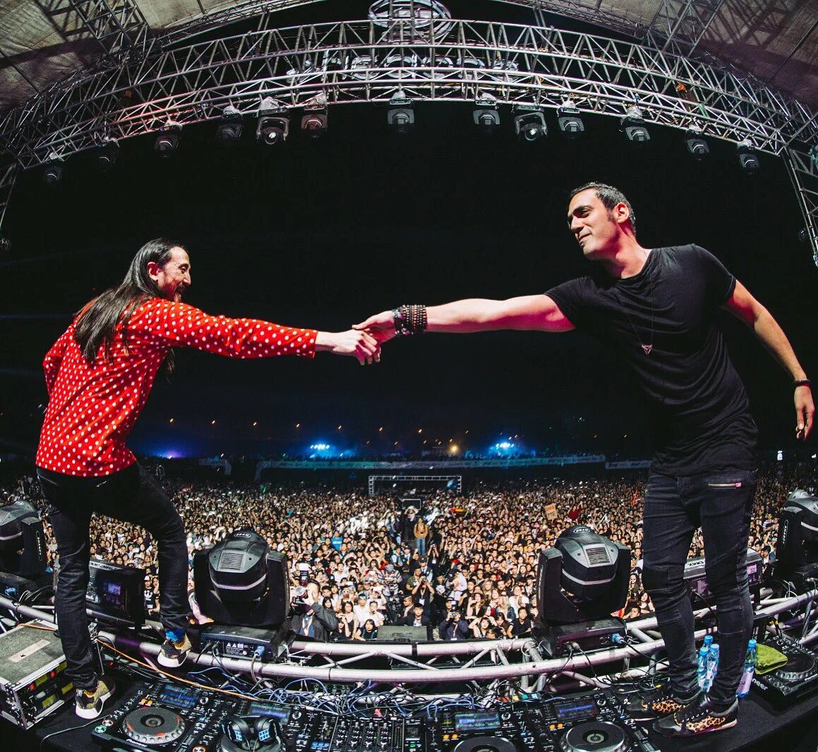 Unit 63. Some life. Нейт ривер тетрадь смерти. Правильная форма present simple. Some live near.