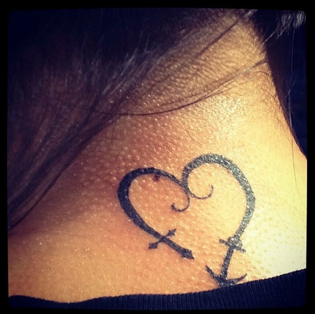 Знак любви и верности тату. Тату значение любви. Тату символ семьи любви. Тату чтобы выйти замуж. Тату пульс на запястье.