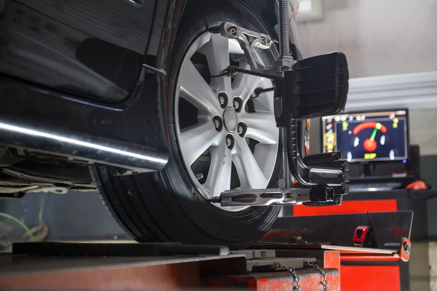Auto align. Car wheel alignment. развал схождение. развал схождения колес. стенд сход развал.