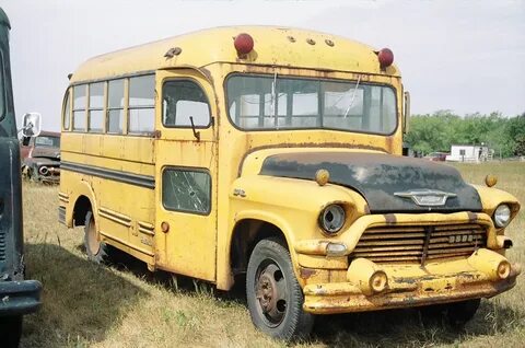 Старый школьный автобус