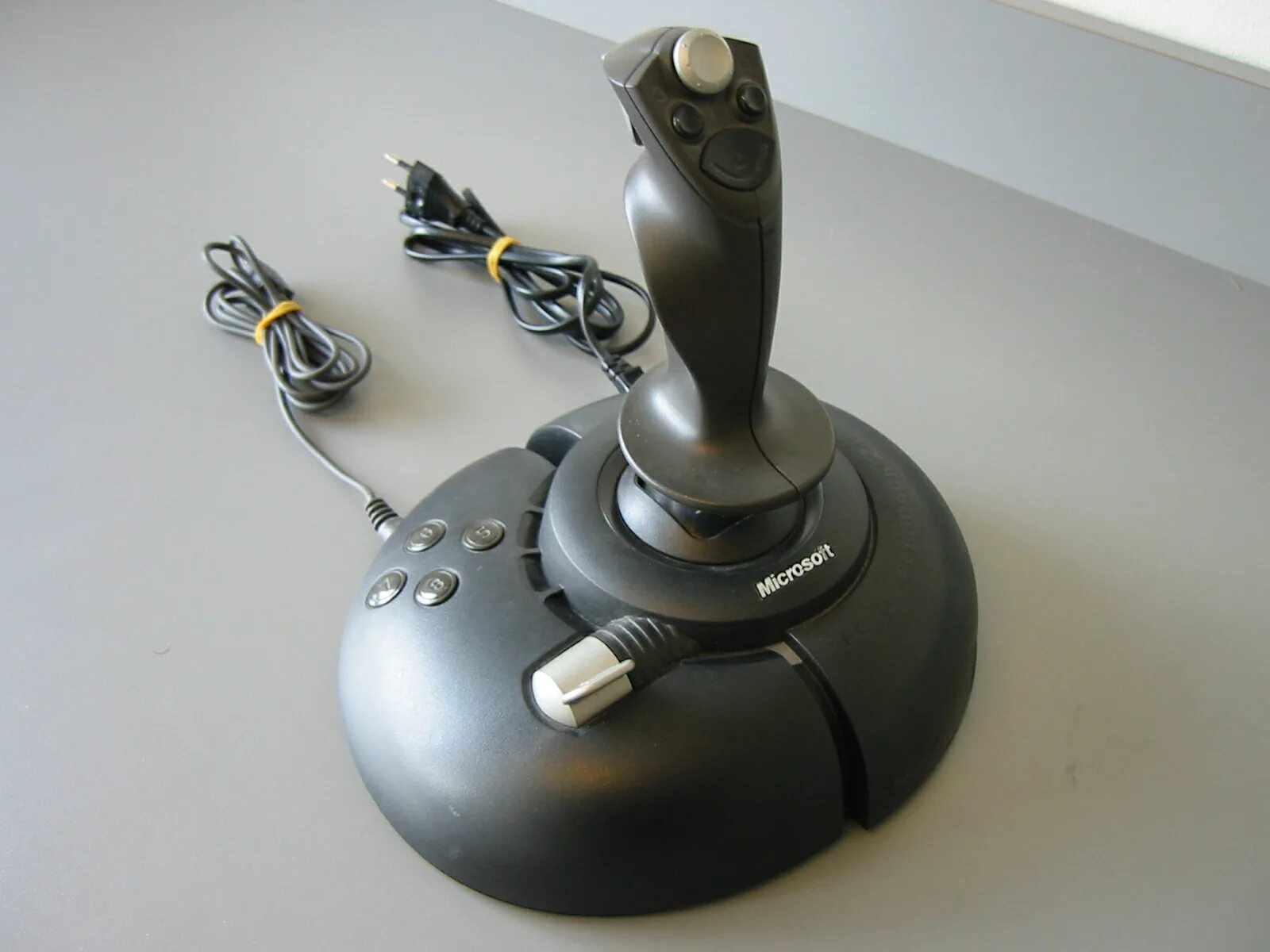 Фокус 2 джойстик. Джойстик Thrustmaster Force feedback Joystick. Sidewinder Force feedback 2. Microsoft Sidewinder Force feedback. Microsoft Force feedback 2.