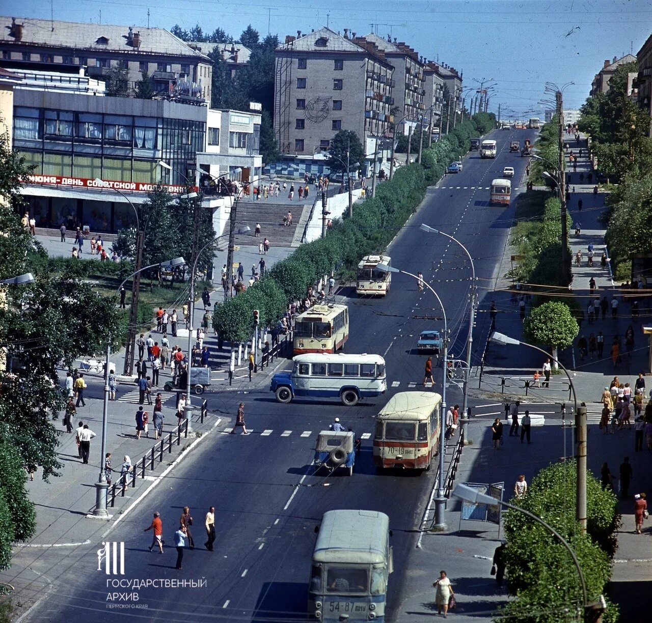 Центр города березники. Город Березники. Березники Пермский край. Центр города Березники Советская площадь. Город Березники Пермский край Советская площадь.