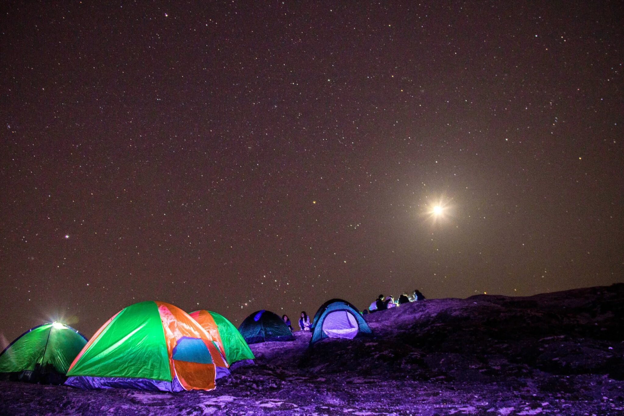 Купольная палатка. Палатка в поле. Космическая палатка. Палатка Star Moon.