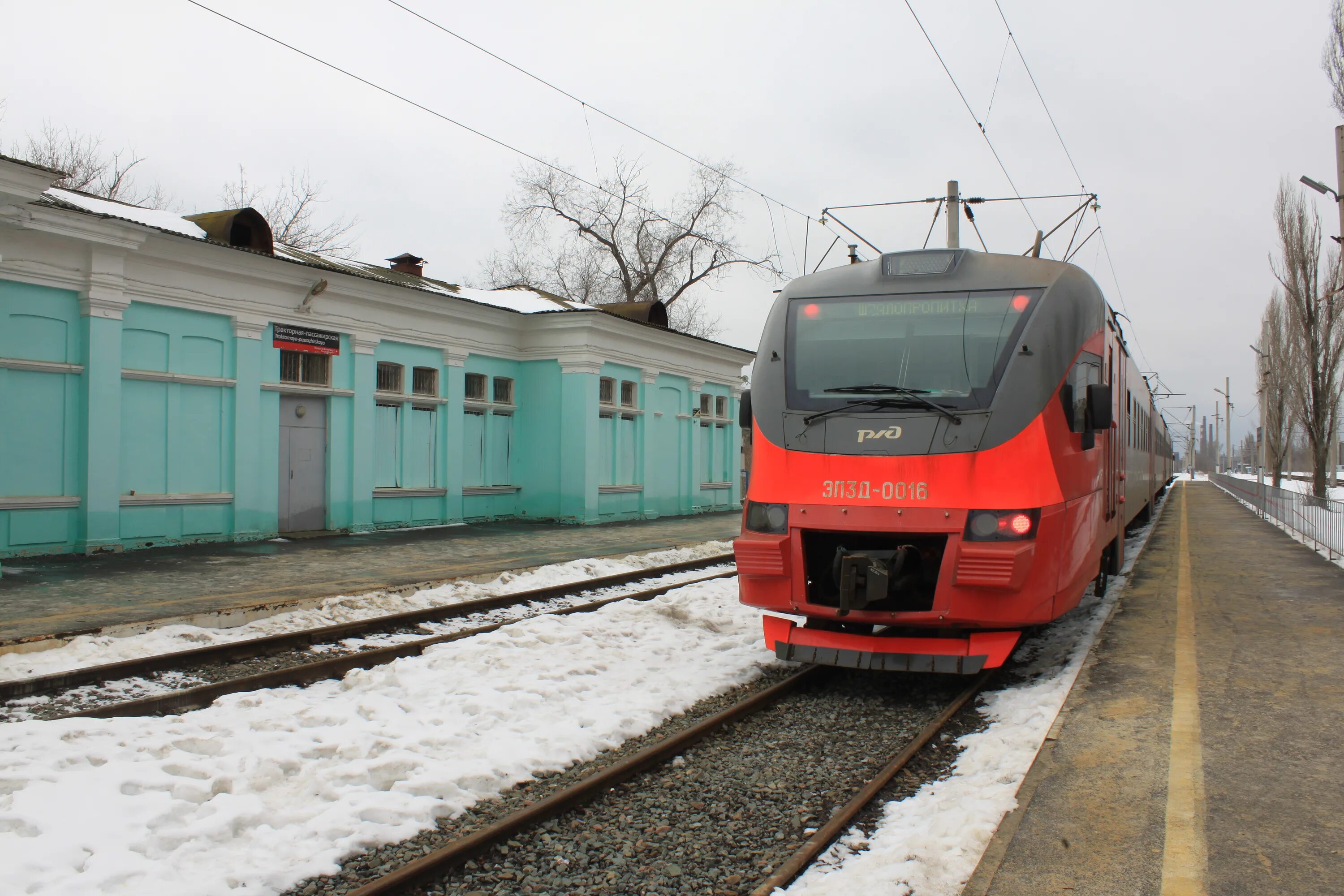 Волгоградская городская электричка. Станция Мариуполь. Станция Донская. Тракторная пассажирская Волгоград. Электричка волгоград тракторная пассажирская