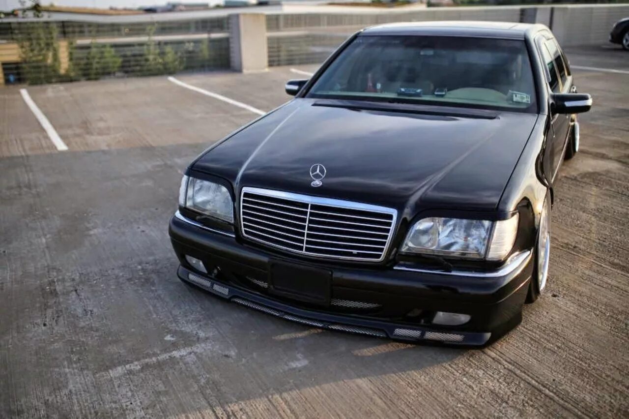 Mercedes s500 w140. Мерседес Бенц w140 кабан. Мерседес-Бенц 140 кабан. Mercedes Benz w140 s500.