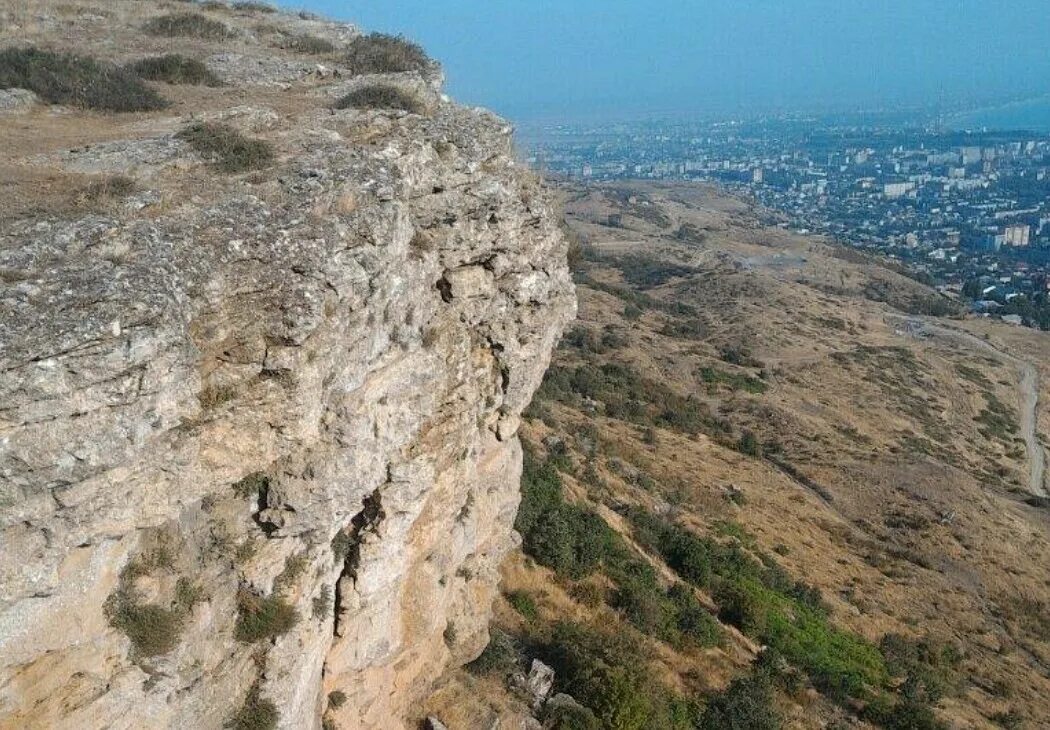 Гора Тарки Тау в Махачкале. Тарки Тау Махачкала смотровая площадка. Гора Тарки Тау в Махачкале смотровая площадка.