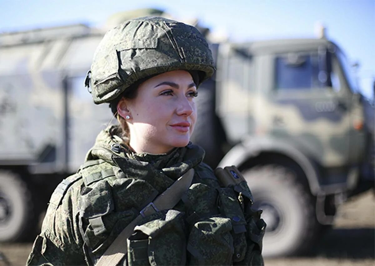 Женщины вс рф. Девушки военные. Женщины в армии. Девушки солдаты России. Девушки в Российской армии.
