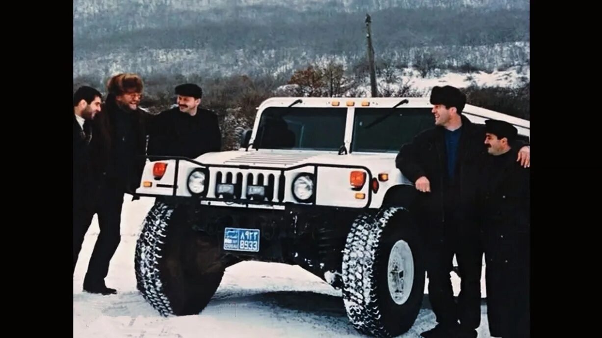 Волк 7 лихие 90 е читать. Алжанбеков. Hummer 1992. Басир Алжанбеков. Хаммер 90е.