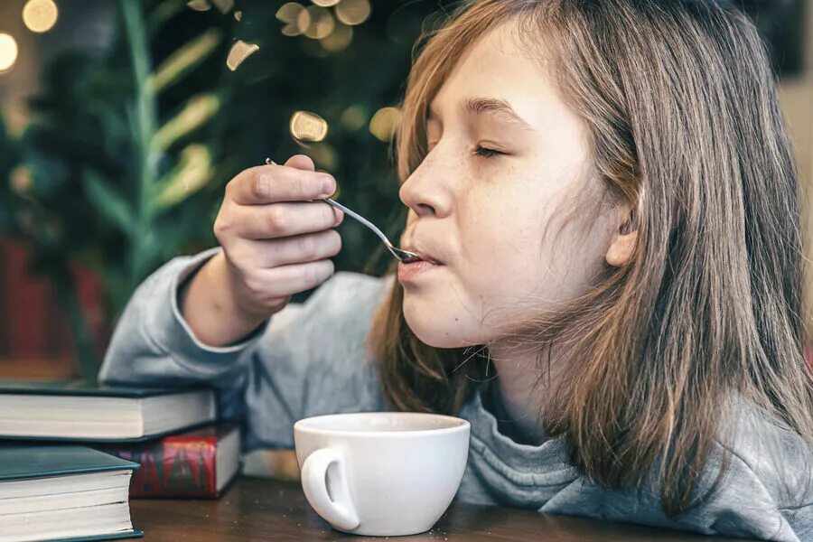 Кофе для детей. Наслаждение чаем. Снижение аппетита картинки подростки. Вред кофе для детей и подростков. Подросткам можно кофе