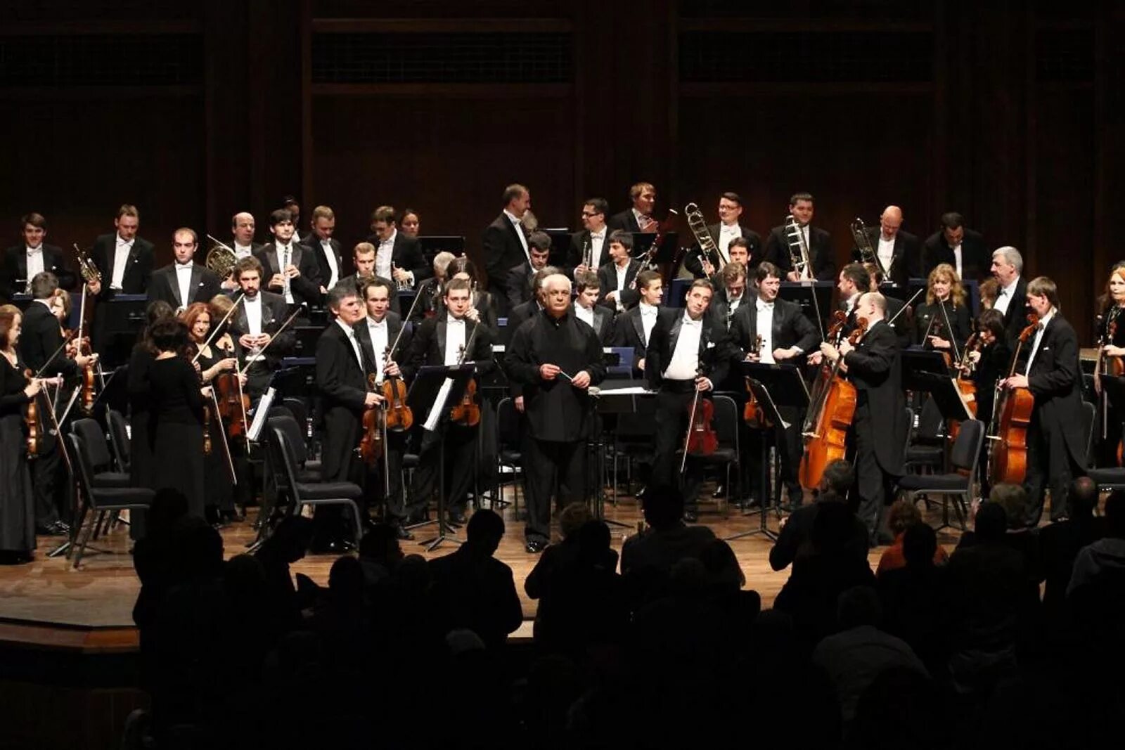 Мужской аромат. Музыка и парфюмерия. Ароматы оркестр. Оркестр афиша. New york perfume one отзывы.