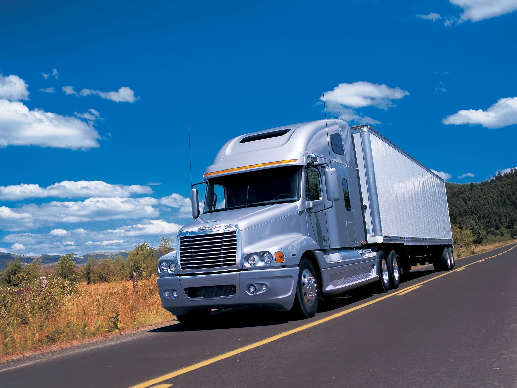 Грузовые автомобили информация. Freightliner 1200. грузовые фуры марки. автоперевозки. марки фур дальнобойщиков.