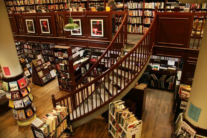 Bookshop New York. Newyork bookstores. Albertine bookstore - NYC. Photos Bookshop в New York фасад.