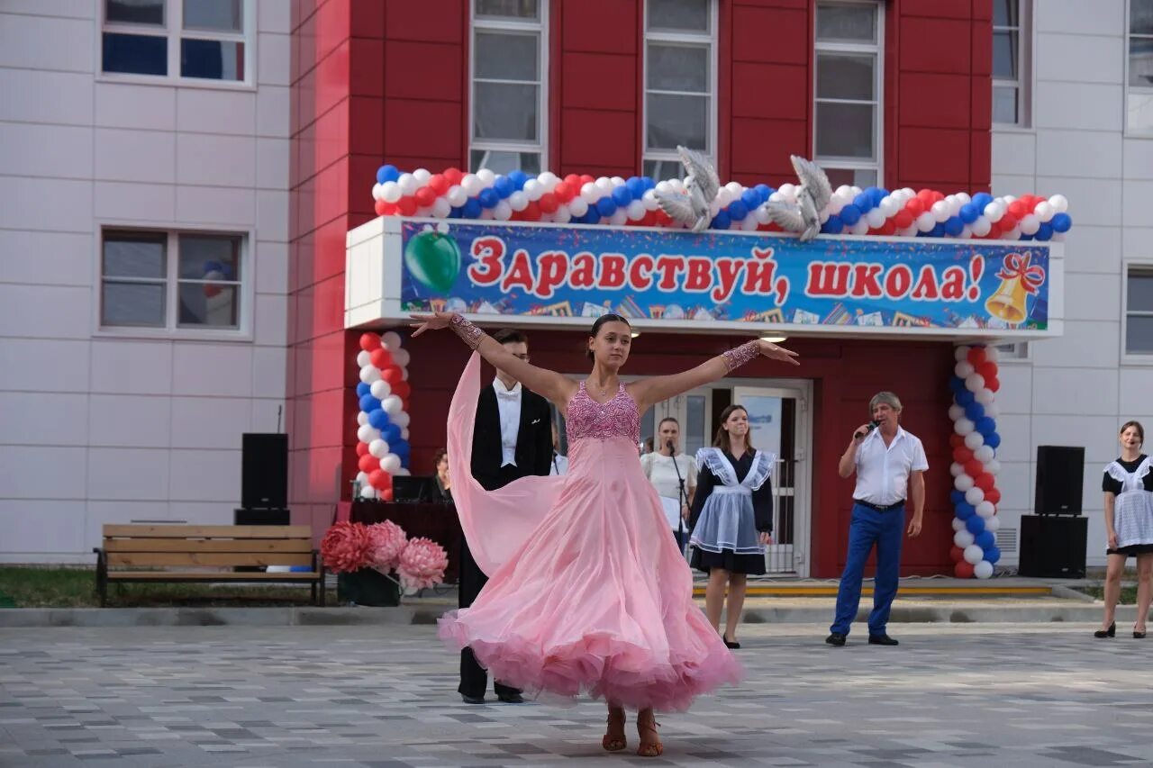 Школа на 1550 мест. Новая школа в краснодаре. Новая школа в краснодаре. Сош 97 краснодар. Школа 97 фото.