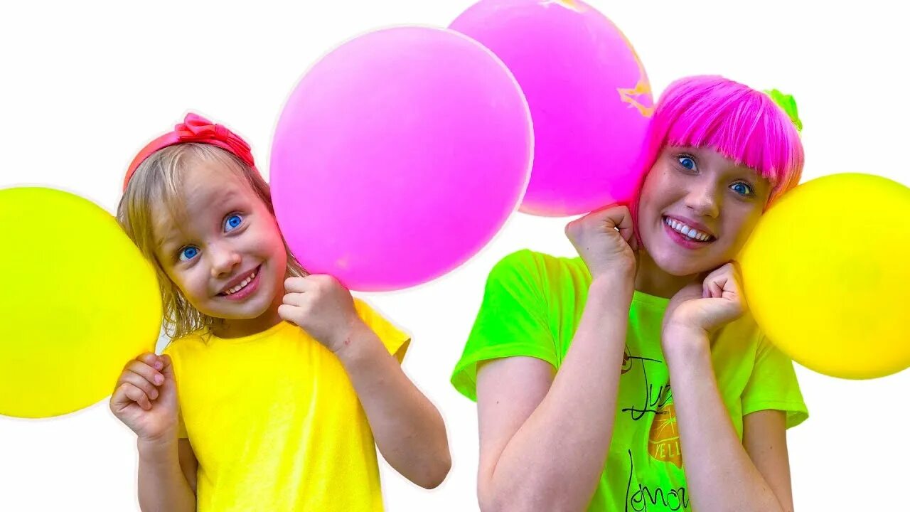Надуть шары видео. Дети надувают воздушные шары. Ребенок надувает воздушный шарик. Конкурсы с воздушными шарами для детей. Дети с шариками.