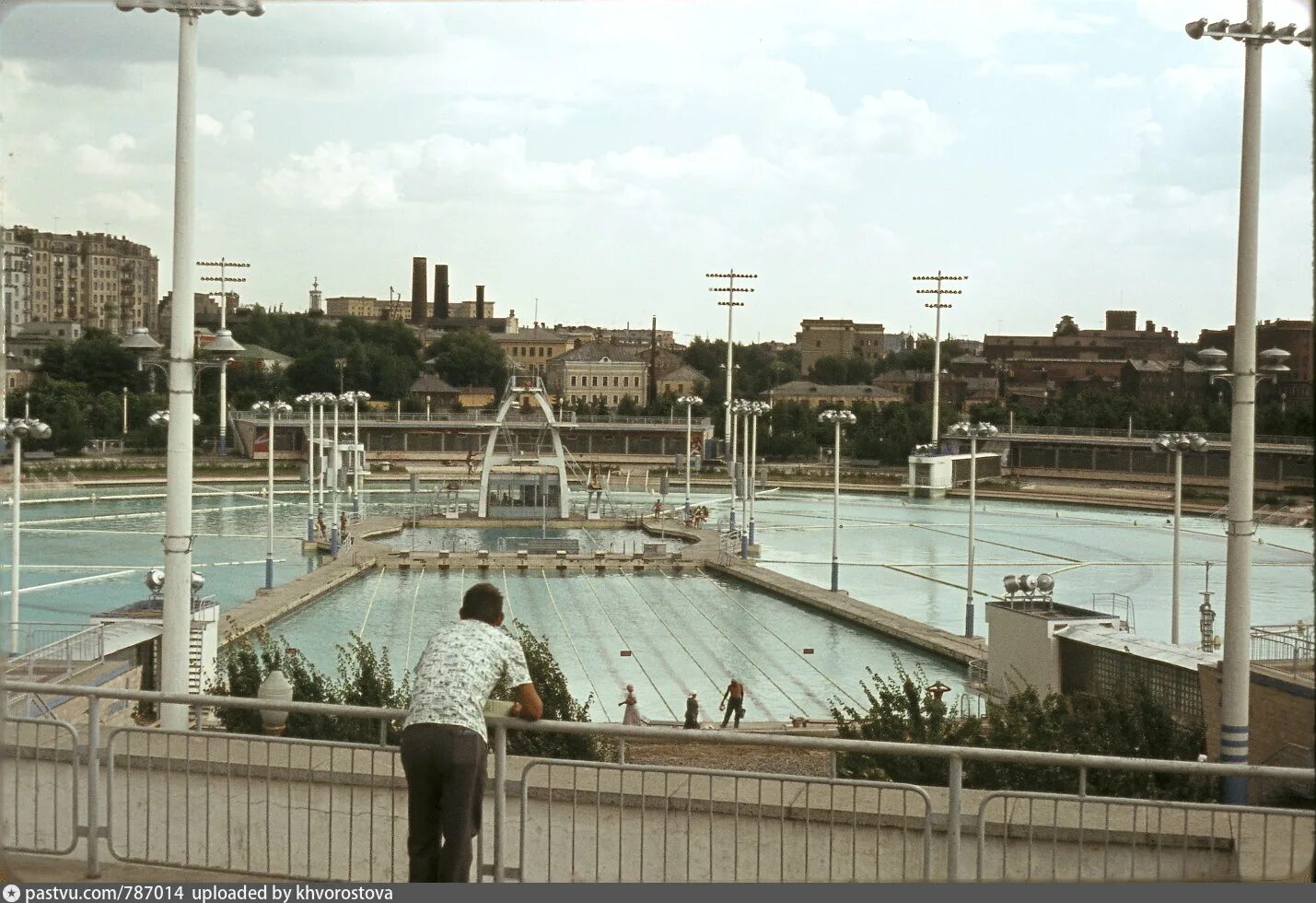 Храм христа спасителя был бассейн. Открытый бассейн в москве 1960. бассейн москва 1960-1994. открытый бассейн москва ссср. открытый бассейн храм христа спасителя.