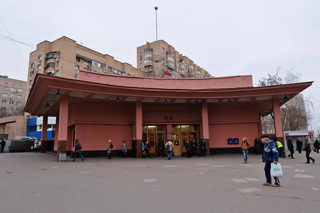 Метро красносельская дома. Станция метро красносельская вестибюль. Станция метро красносельская улица. Станция красносельская вестибюль. Станция метро красносельская.