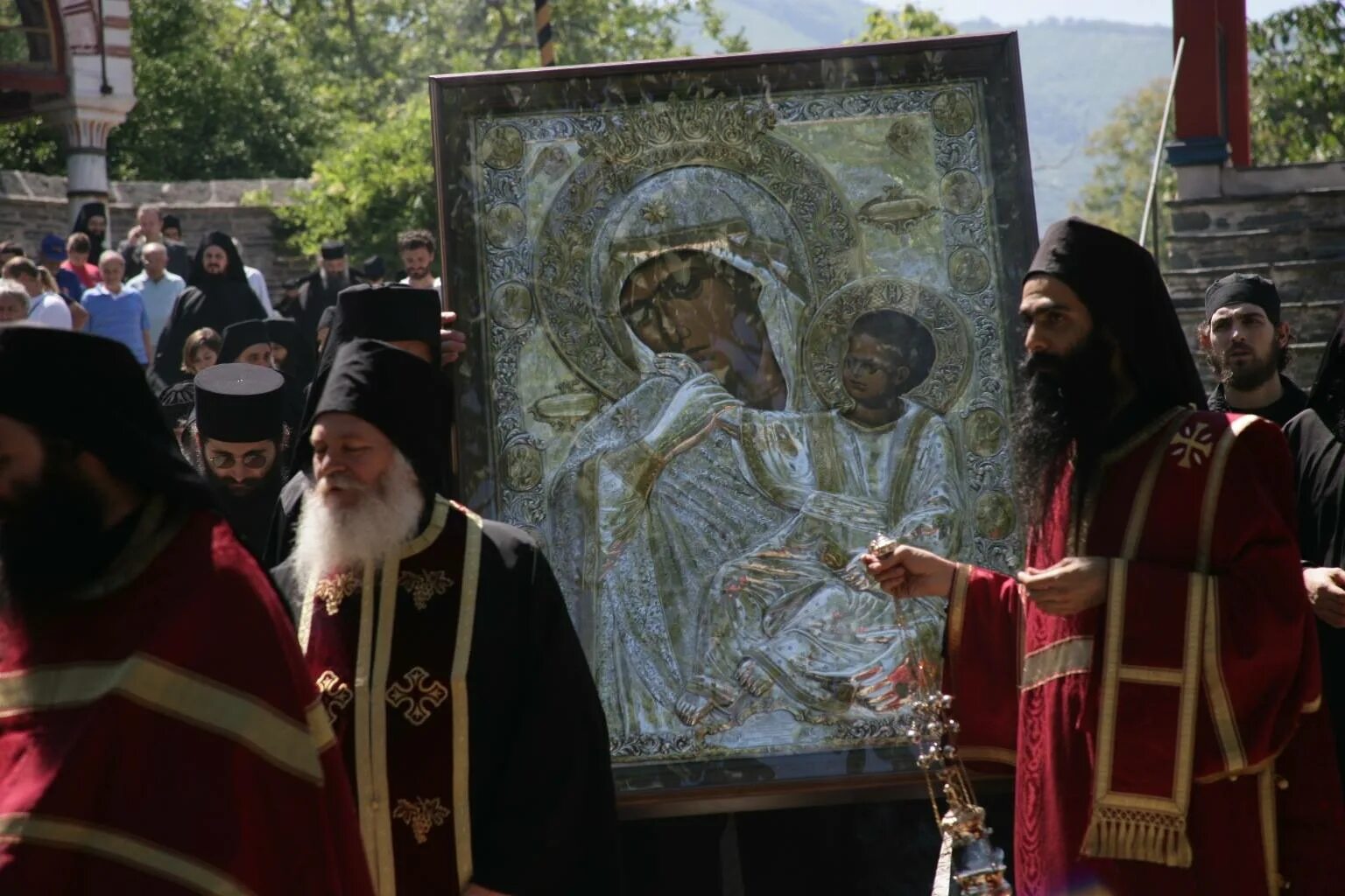 икона божьей матери скоропослушницы монастыря дохиар. иконы афонских монастырей. иверская икона афонская. иверская икона афон. чудотворная икона скоропослушница афон монастырь дохиар.