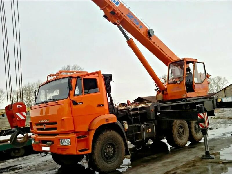 Камаз вездеход 6х6 автокран. Кран камаз вездеход 25 тонн. Кран камаз вездеход 25 тонн. Камаз кран вездеход 25 т. Автокран камаз 25.
