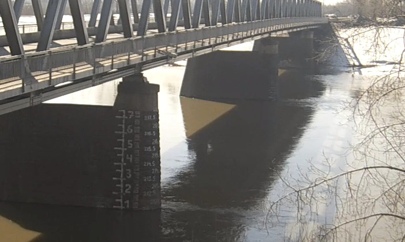 Веб камера кузнецкий мост новокузнецк уровень воды. Кондома река в Новокузнецке. Река Томь Новокузнецк мост. Уровень реки кондома в городе Осинники. Уровень воды кондома Новокузнецк.