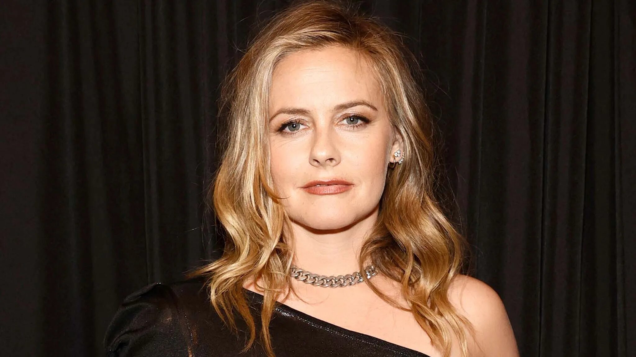 Алисия сильверстоун в клипе аэросмит. Алисия сильверстоун аэросмит. Алисия сильверстоун аэросмит. Алисия сильверстоун аэросмит. Алисия сильверстоун клипы.