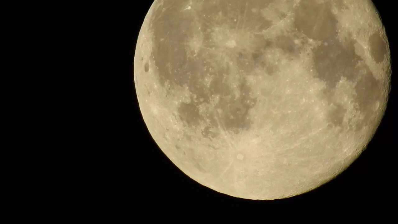 The moon travel the earth. Маттео гауле. Космонавт в космосе. Путешествие 3 с земли на луну. Астронавты на луне.