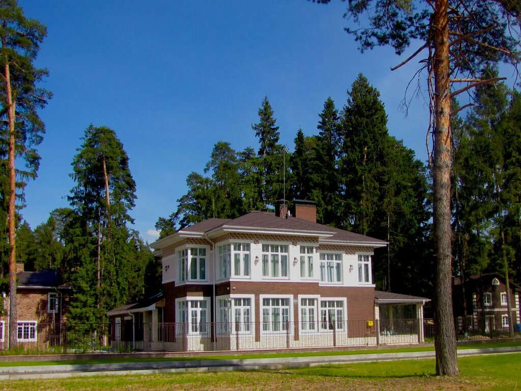 дача инны чуриковой в подмосковье. кп чистые пруды ярославское шоссе. поселок чистые пруды ярославское шоссе. чистые пруды 2 пушкино. пушкинский район чистые пруды 2.