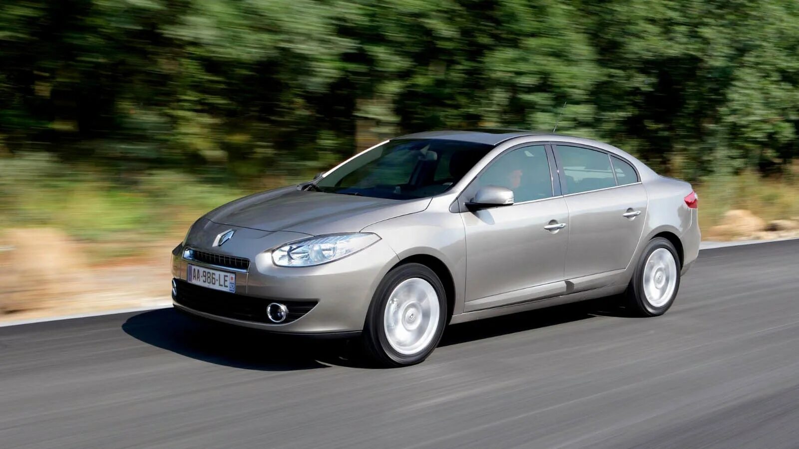 Renault флюенс. Renault Fluence 1. Renault Fluence 2009. Reno Fluence 1 поколение. Renault Fluence i (2009—2013) седан.