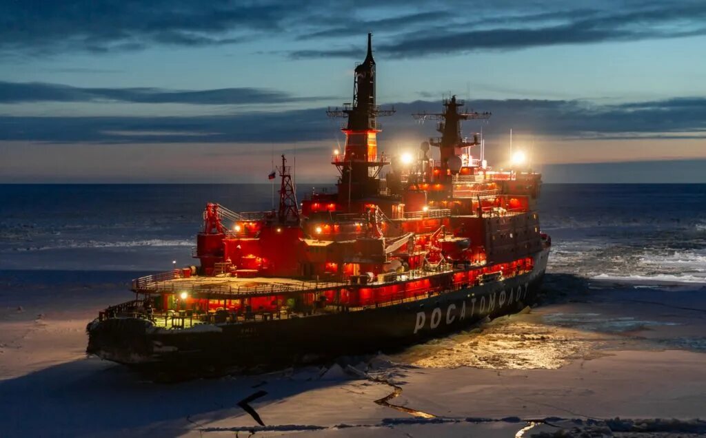 судно ледокол «50 лет победы». атомный ледокол таймыр. атомный ледокол арктика 22220. атомный корабль арктика. атомный ледокольный флот 50 лет победы.