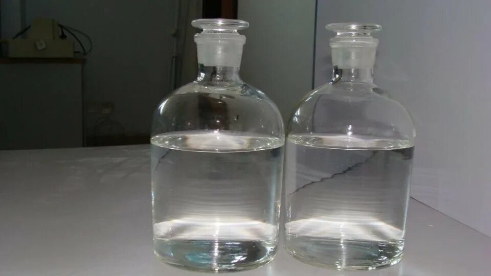 Раствор соляной кислоты hcl. Кислота Растворяющая стекло. Соляная кислота и плавиковая кислота. Бесцветный раствор в химии. Плавиковая кислота и вода.
