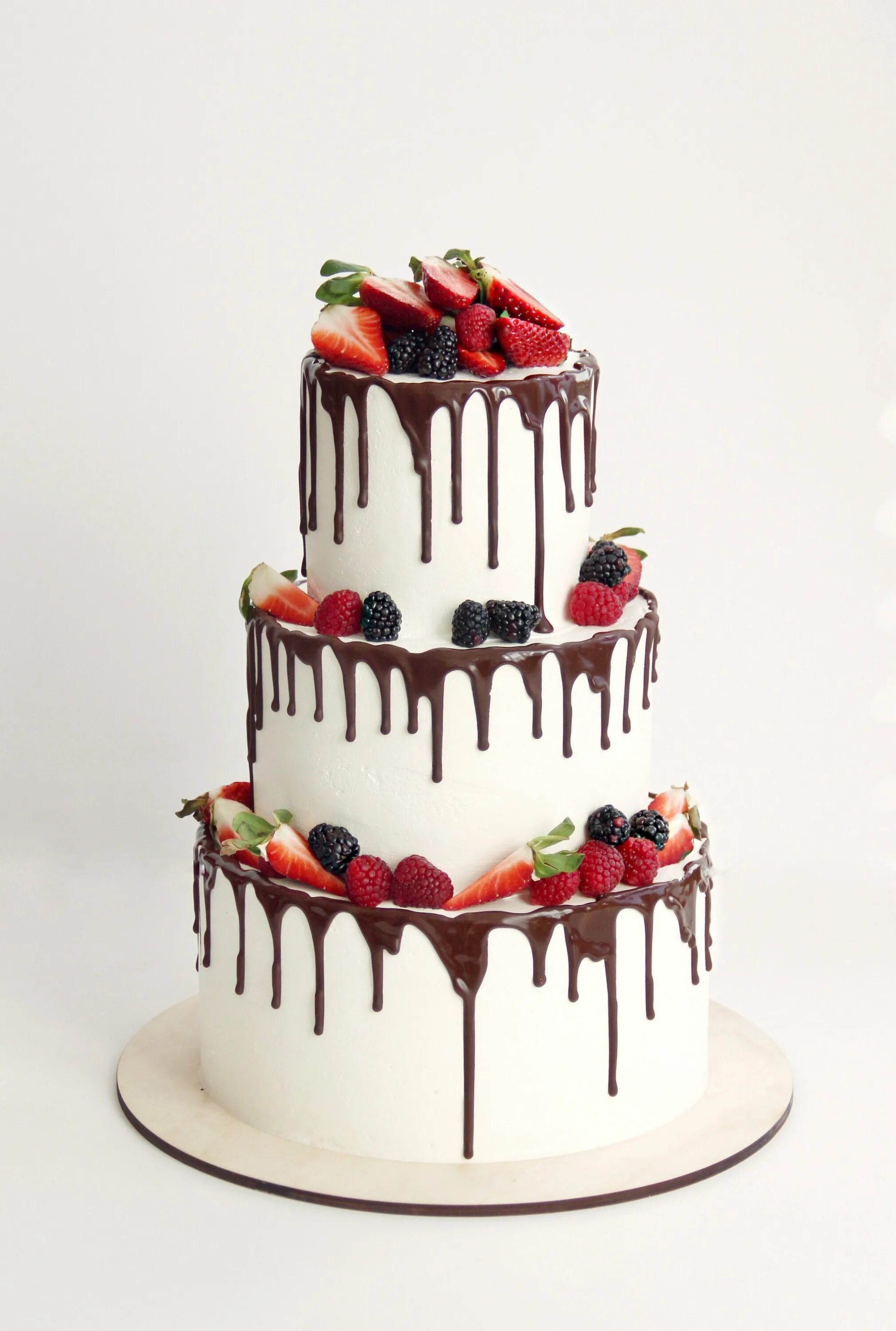 декор торта с шоколадными подтеками. украшение детского торта безешками. украшение торта с подтеками шоколада. трюфельный ганаш. торт с подтеками.