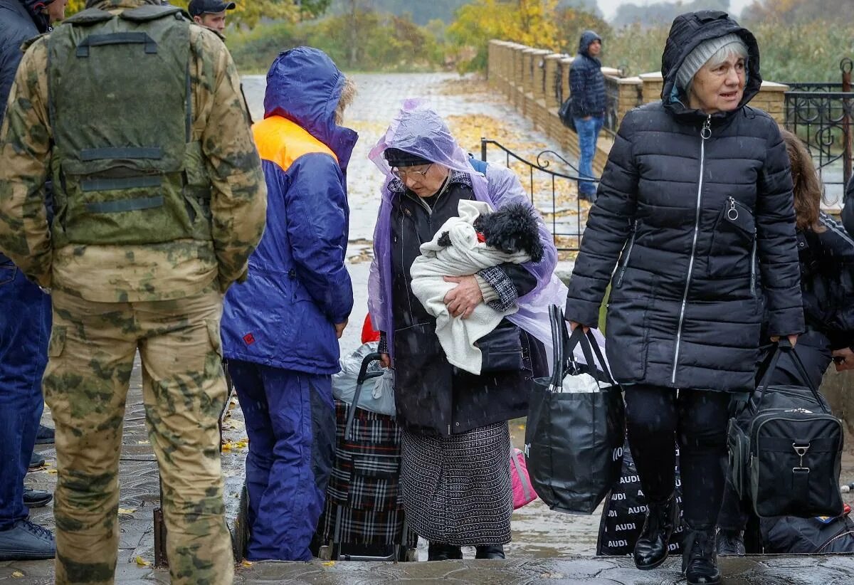 Новости Украины. Российские военные в Херсоне. Российская оккупация Украины. Эвакуация населения с опасных территорий..