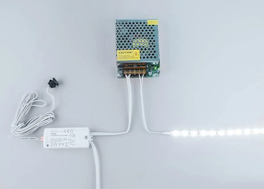 Сенсорный выключатель для светодиодной ленты 220 вольт. Подключить сенсорный выключатель к светодиодной ленте. ИК выключатель для светодиодной ленты 24в. Сенсорный выключатель света 220 светодиодная лента.