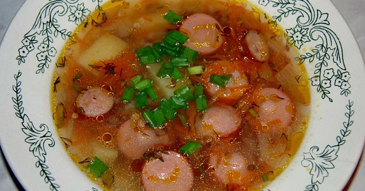 суп с сосисками рецепт пошагово. сырный суп с колбасками. супчик из сосисок. суп из картофеля с сосисками. суп с сосисками и зеленым горошком.