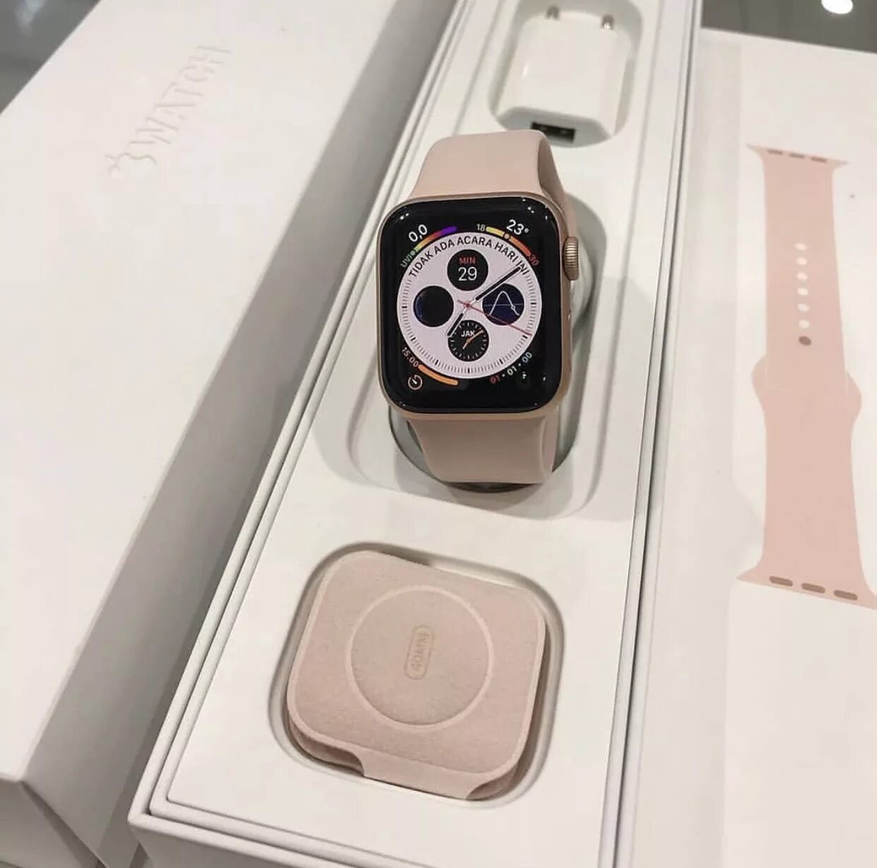 Apple watch se 1 40mm. Apple watch se 44mm. Apple watch se 2022 40mm. Эпл вотч se 44 мм. Часы Аппле 6 se 44mm.