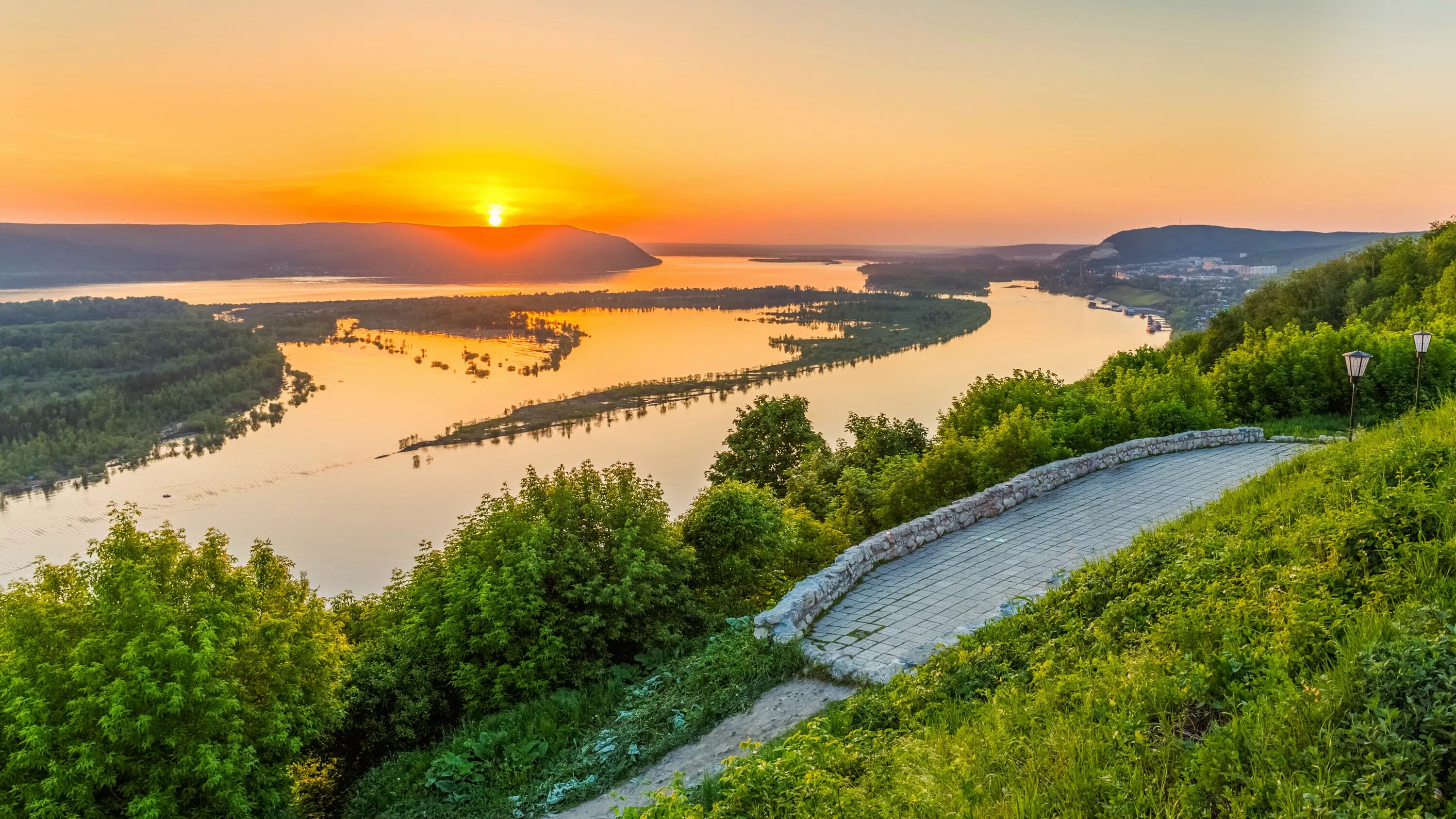 Поволжская природа. Река Волга Самара. Волга Ривер Самара. Самара Волга вертолетка. Волга река природа Самара.