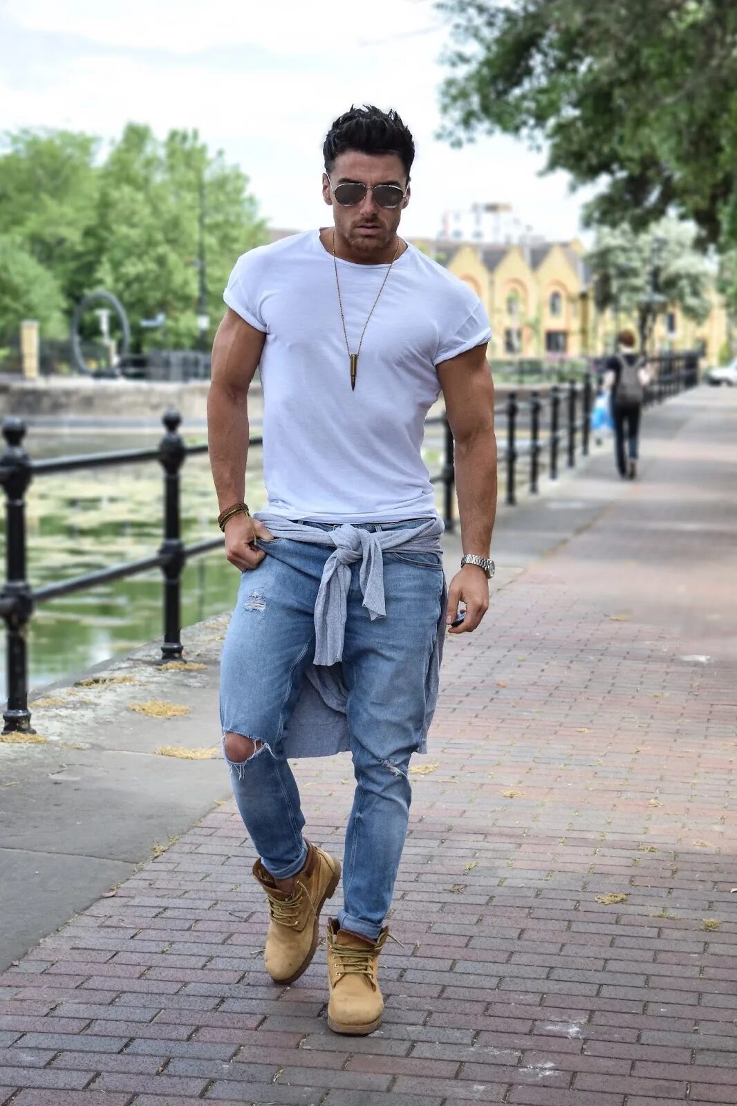 свободные джинсы мужские. джинсы бананы мужские светлые. брюки бананы мужские. джинсовые штаны мужские. что носить с бананами мужчинам.