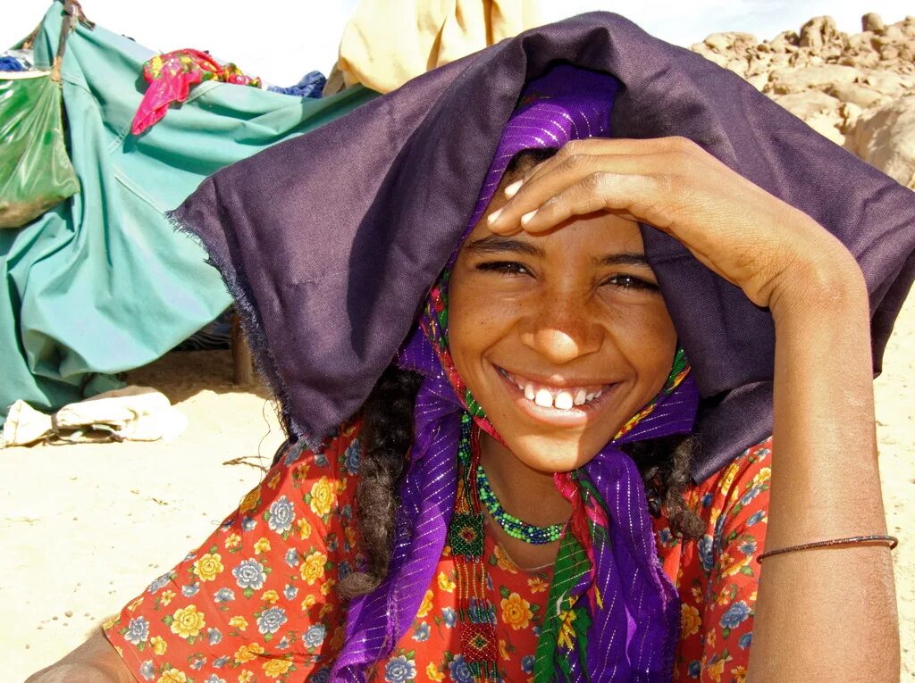 берберы в африке. алжир жители. народы алжира туареги. алжирские болельщики. берберы народ алжир.