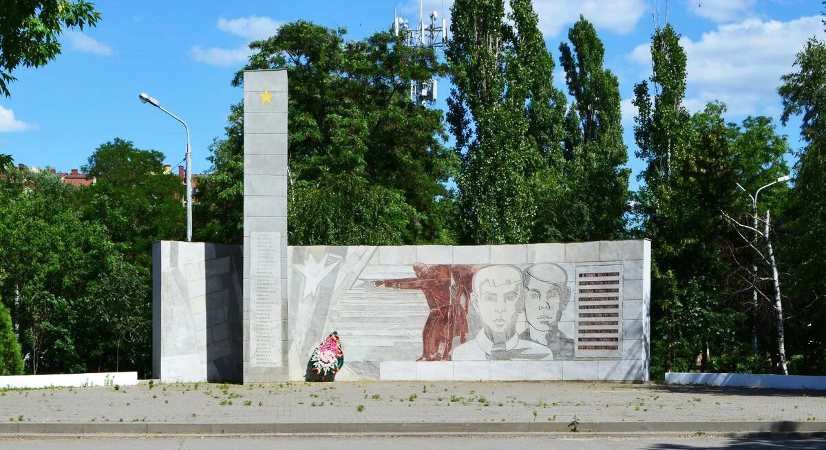 Каменск шахтинский 5. Памятник героям-пионерам (Каменск-Шахтинский). Парк героев пионеров Каменск-Шахтинский. Парк Победы Каменск Шахтинский. Каменск Шахтинский мемориальный комплекс.