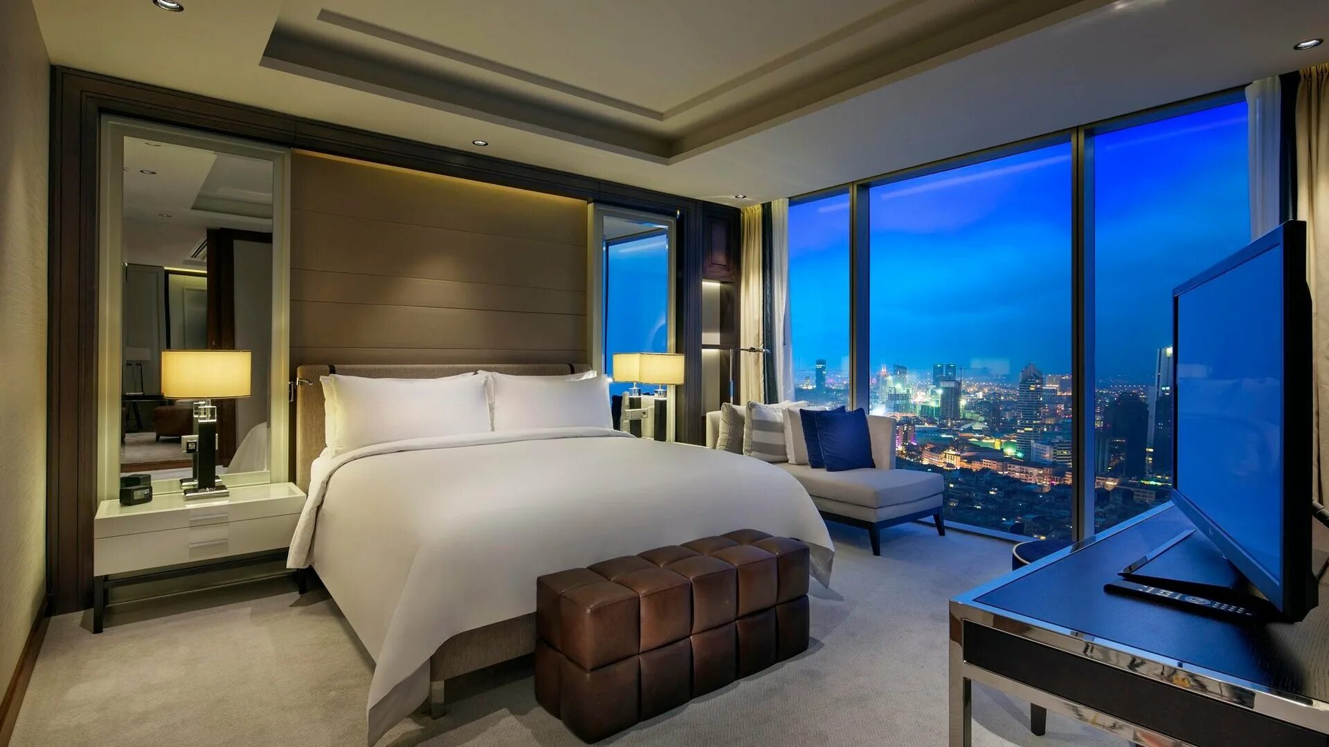 Самые отели стамбула. Отель султанахмет в стамбуле 5 звезд. Istanbul hotel стамбул. Renaissance polat istanbul. Самые отели стамбула.