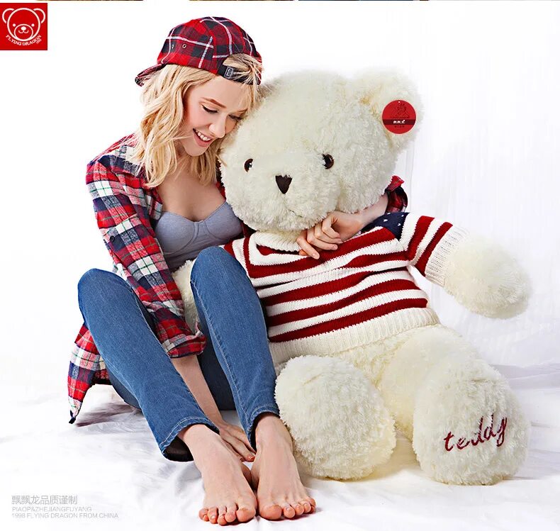 девушка с плюшевым медведем. чудо женщина игрушка. 2 женщины игрушка. 2 женщины игрушка. девушка с мягкой игрушкой.