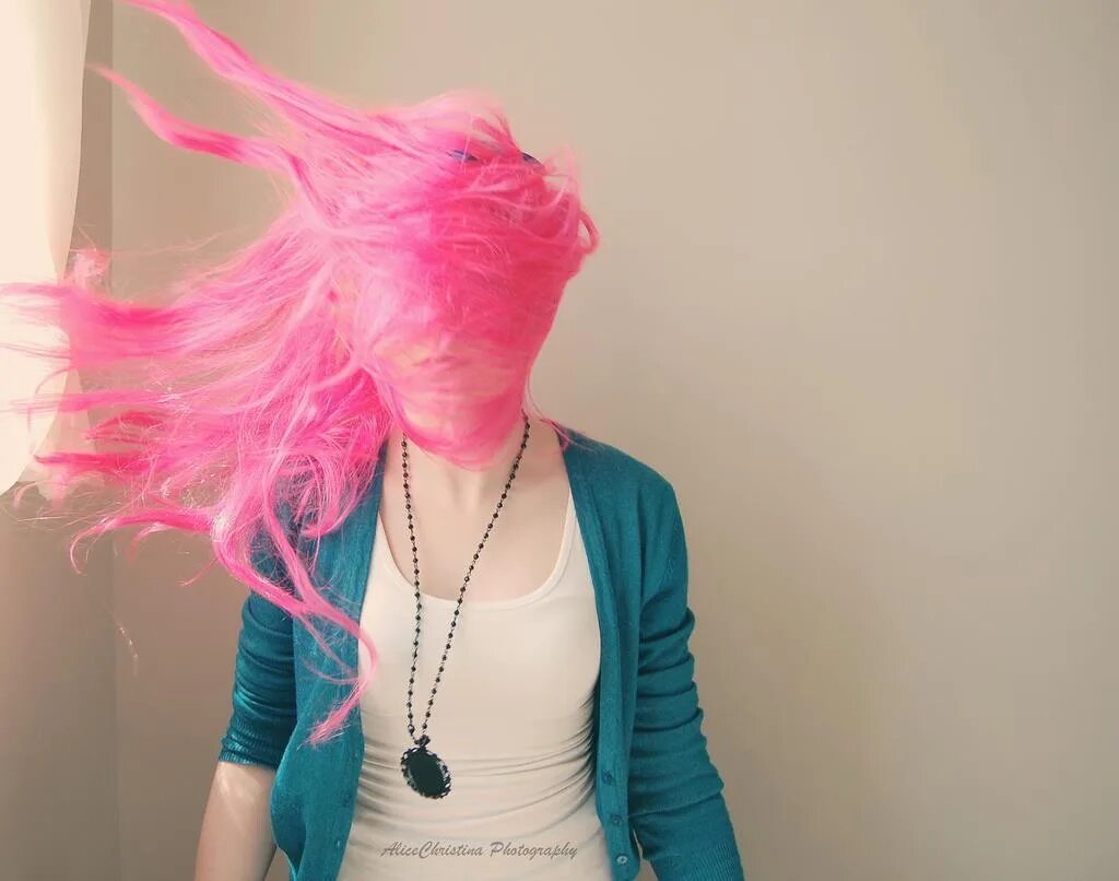 Розовые волосы. Фотосессия с розовыми волосами. Розово голубые волосы. Розовые волосы со спины.