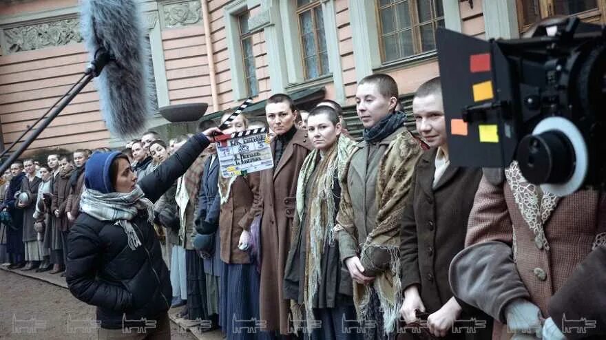 Съёмочная группа в санкт петербурге. Группы массовка. Зрители в зале. Группы массовка. Массовка в театре.