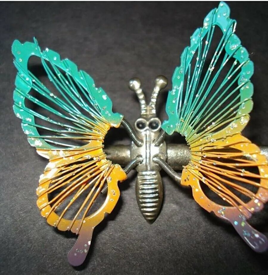Бабочка пружинка. Заколки бабочки из 90-х на пружинках. Заколка бабочка на пружинках. Заколки бабочки из 90-х. Заколка для волос бабочка.