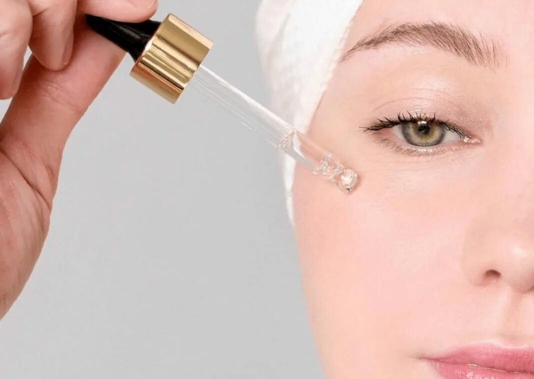 Как можно использовать сыворотку для лица. Face serum сыворотка. нанесение сыворотки. сыворотка для лица корейская. сыворотка для лица эстетика.