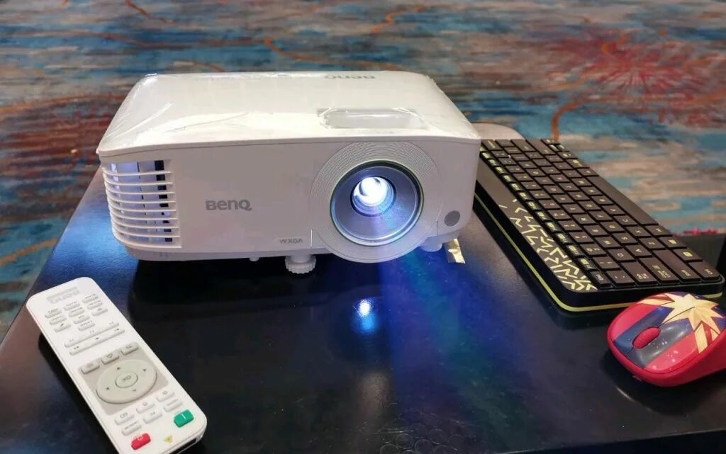 Проектор vision. HP cc200 проектор. Портативный проектор HP Projector cc200. Проектор BENQ ew600 WXGA. Проектор Hewlett-Packard mp250.