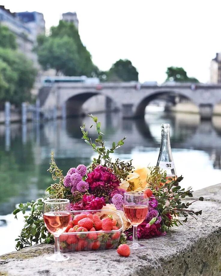 Лето во Франции. Париж цветы. Париж романтика. Парижский букет.