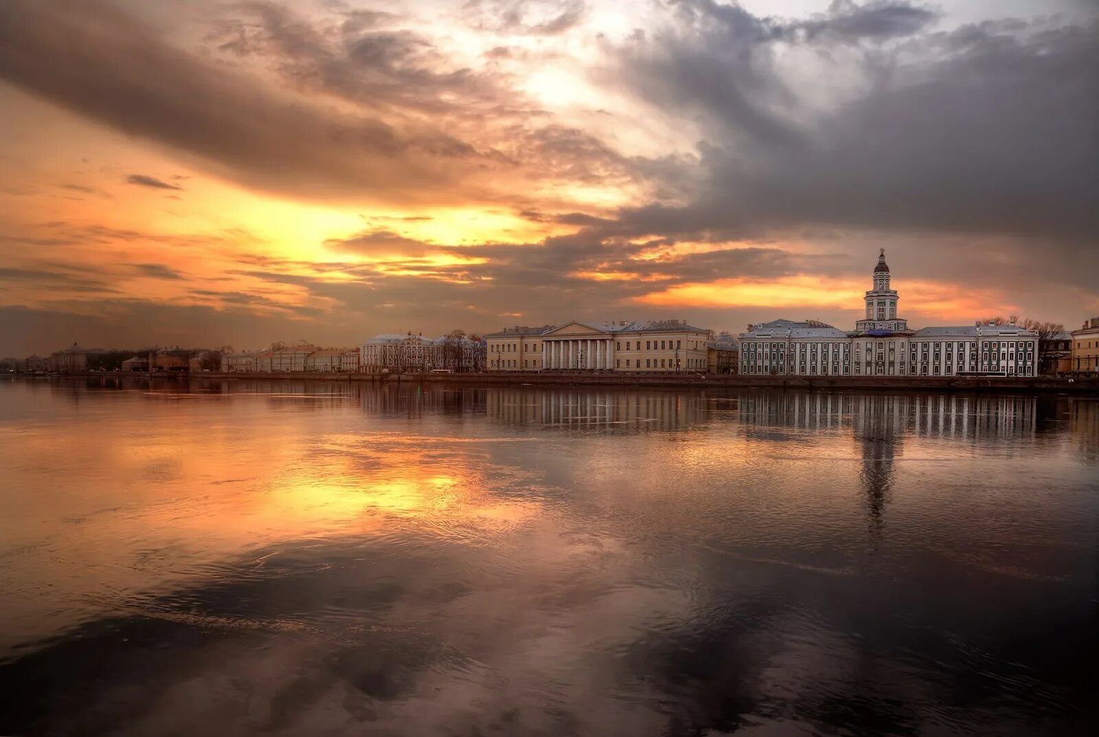 Рассвет в санкт петербурге. Весенний рассвет Санкт-Петербург. Петербург белые ночи.